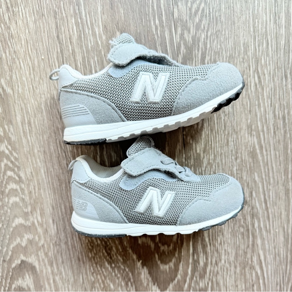 New Balance Gray Sneakers with Velcro Straps and Durable Design